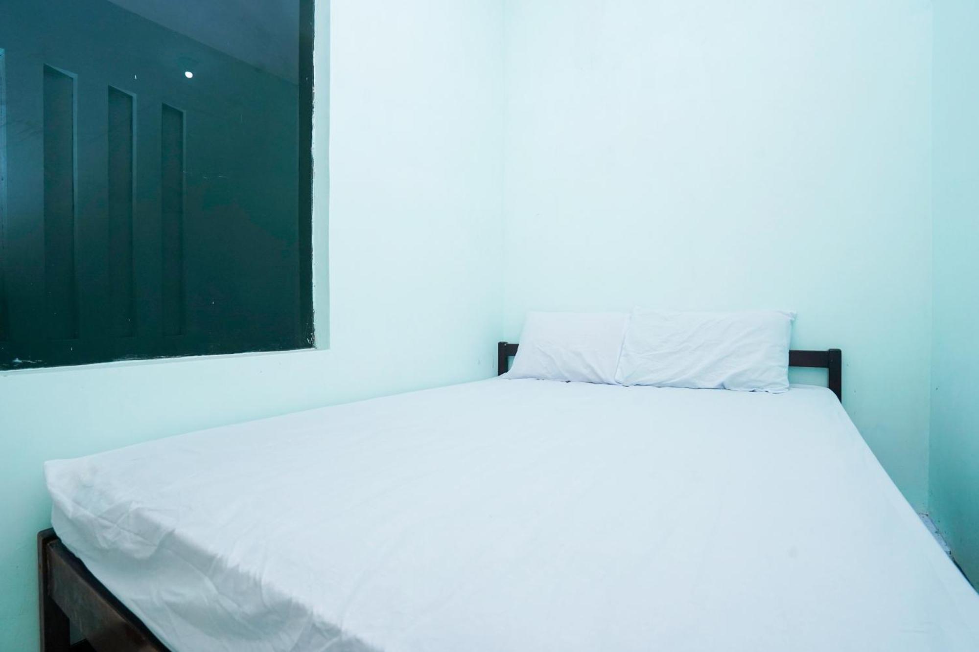 Hotel Oyo Life 2309 Kost Si Mbok Vivi Surabaya Exterior foto