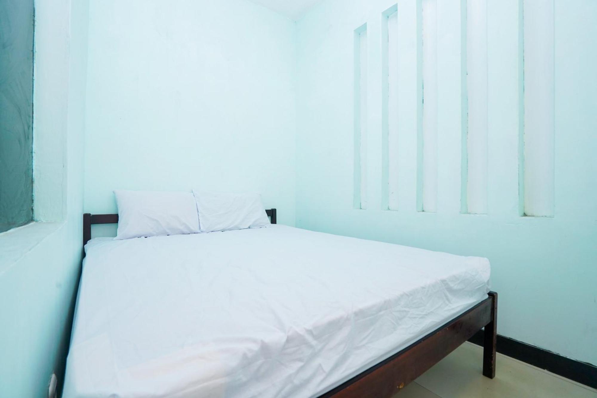 Hotel Oyo Life 2309 Kost Si Mbok Vivi Surabaya Exterior foto